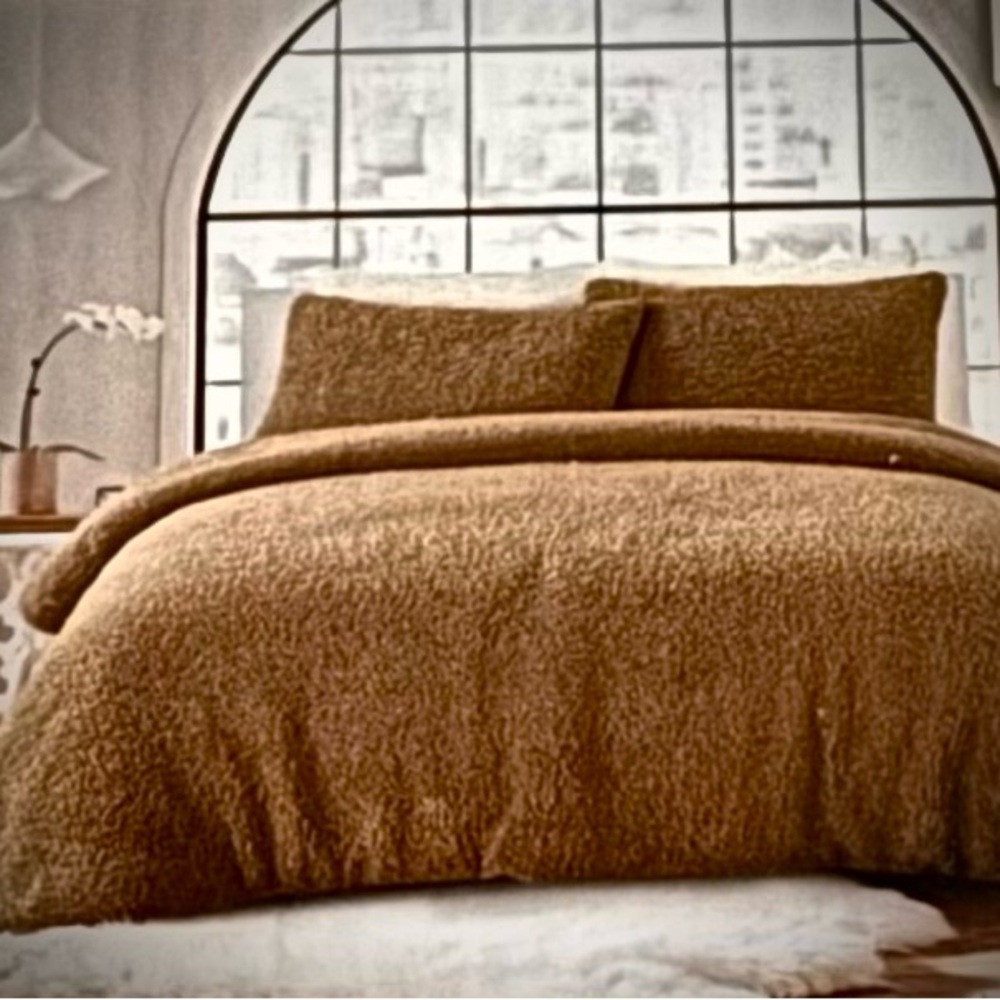 NWT Rachel Zoe Queen/Full 3 Piece Sherpa Comforter/Duvet & 2 Pillow Shams Set
